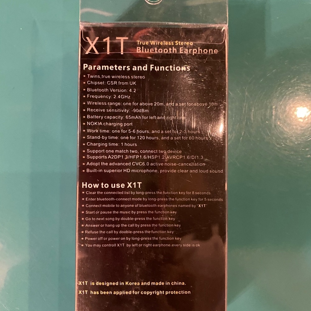 Never opened Bluetooth earphone - Picture 2 of 3